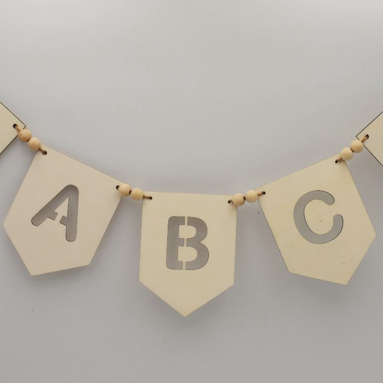 Houten vlaggetjes naamslinger