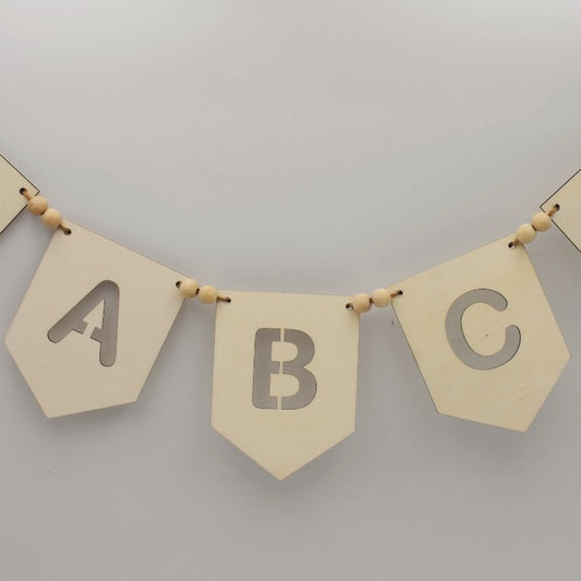 Houten vlaggetjes naamslinger