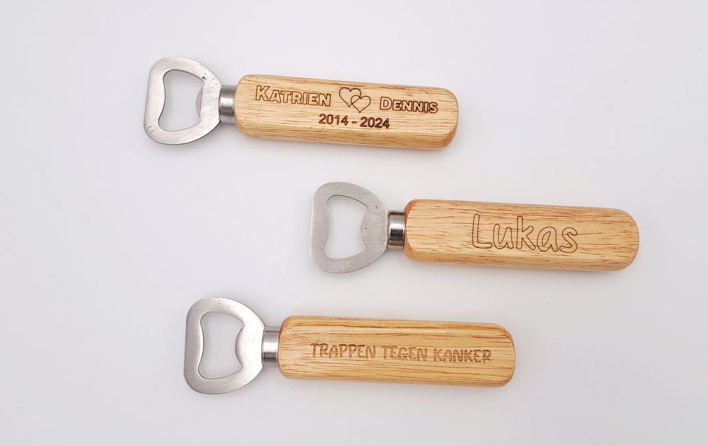 Houten flesopener met gravure