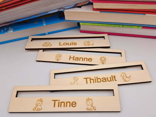 Houten leesliniaal met naam en figuurtje