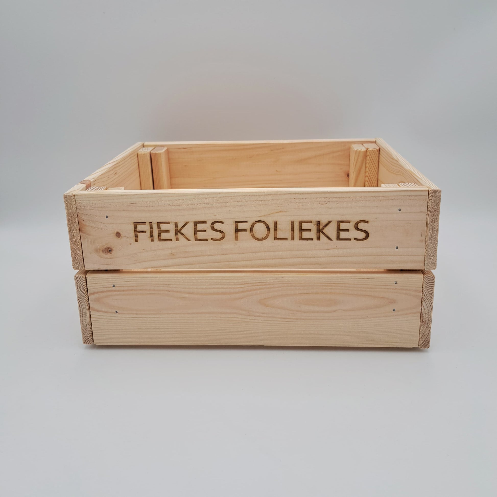 Houten krat met gravure
