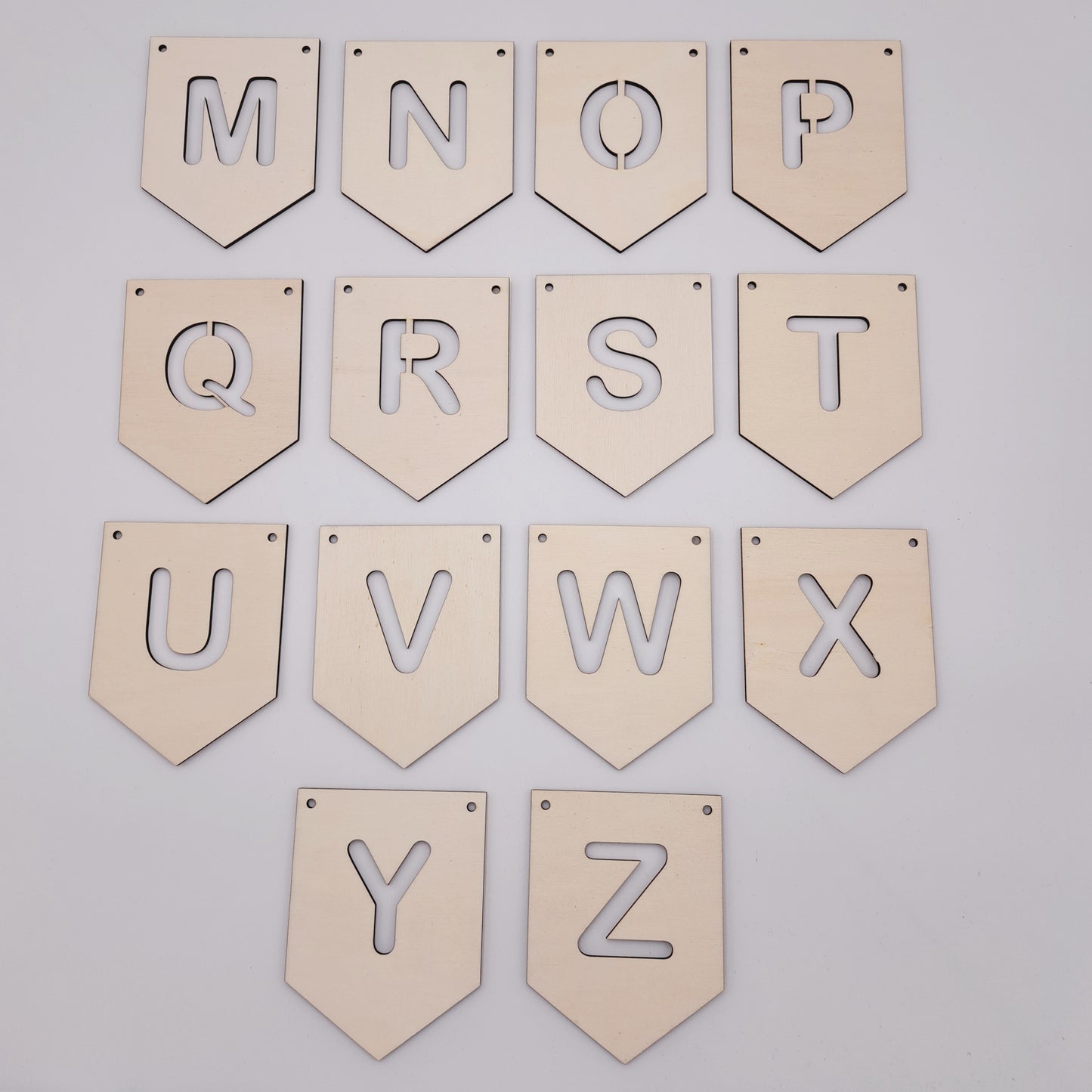 houten naamslinger vlaggetjes met letters m tot z
